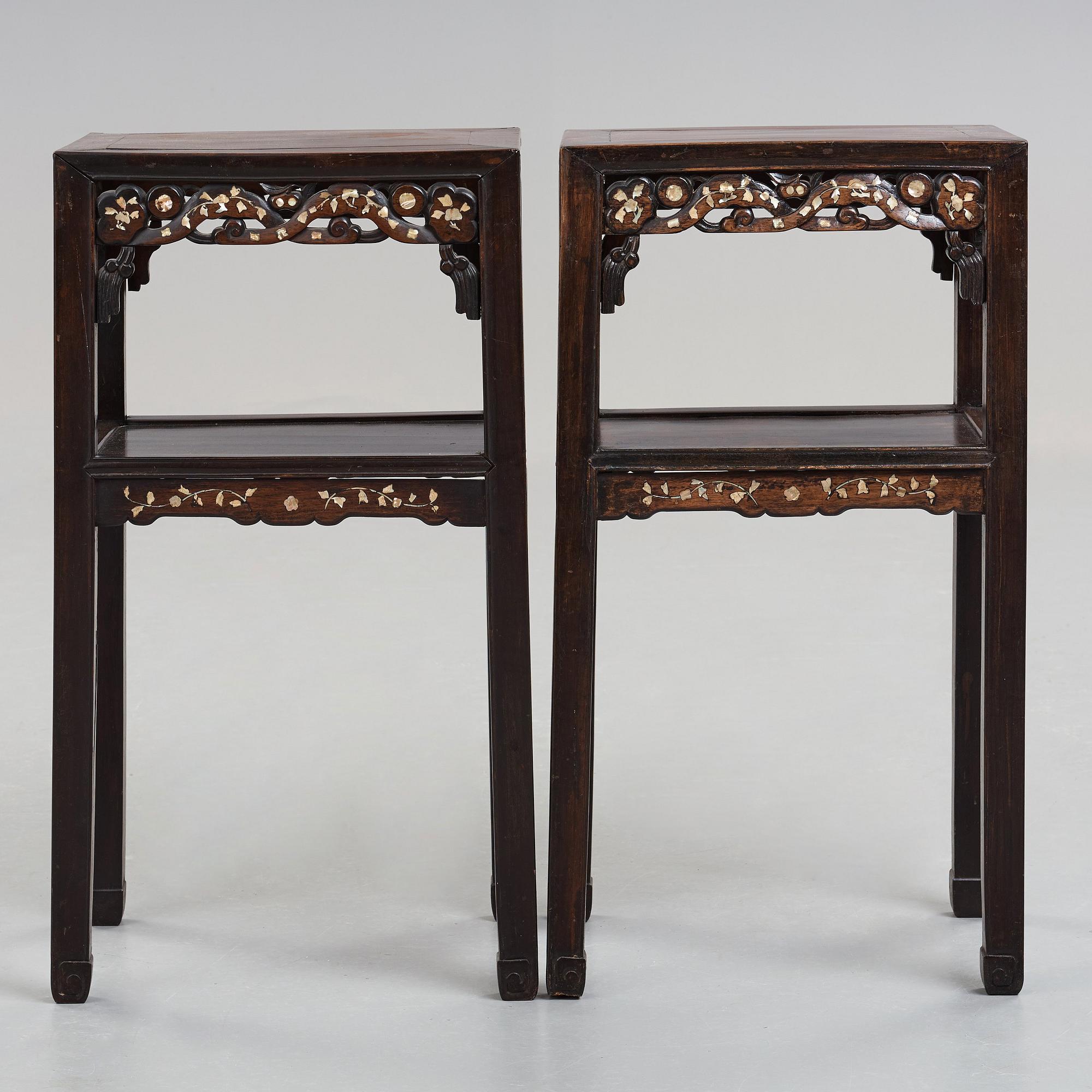 BORD, två stycken, trä. Kina, 1900-tal.