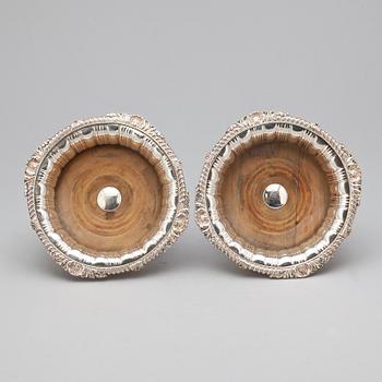 COASTERS, ett par, nysilver, England, 1900-talets andra hälft.