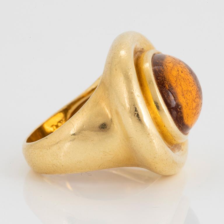 A Paloma Picasso Tiffany ring in 18K gold set with a cabochon-cut citrine.