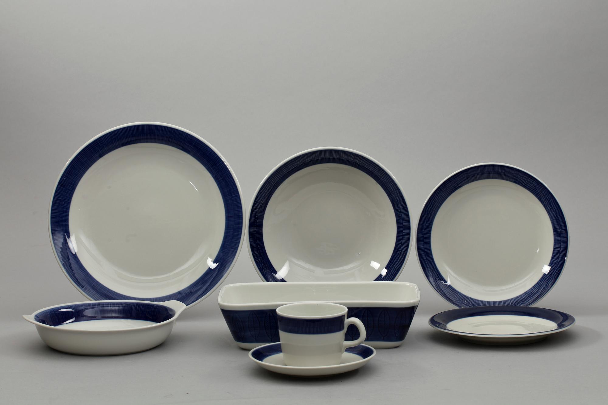 SERVIS, 57 delar, porslin, "Koka Blå", Hertha Bengtsson, Rörstrand, 1900-tal.