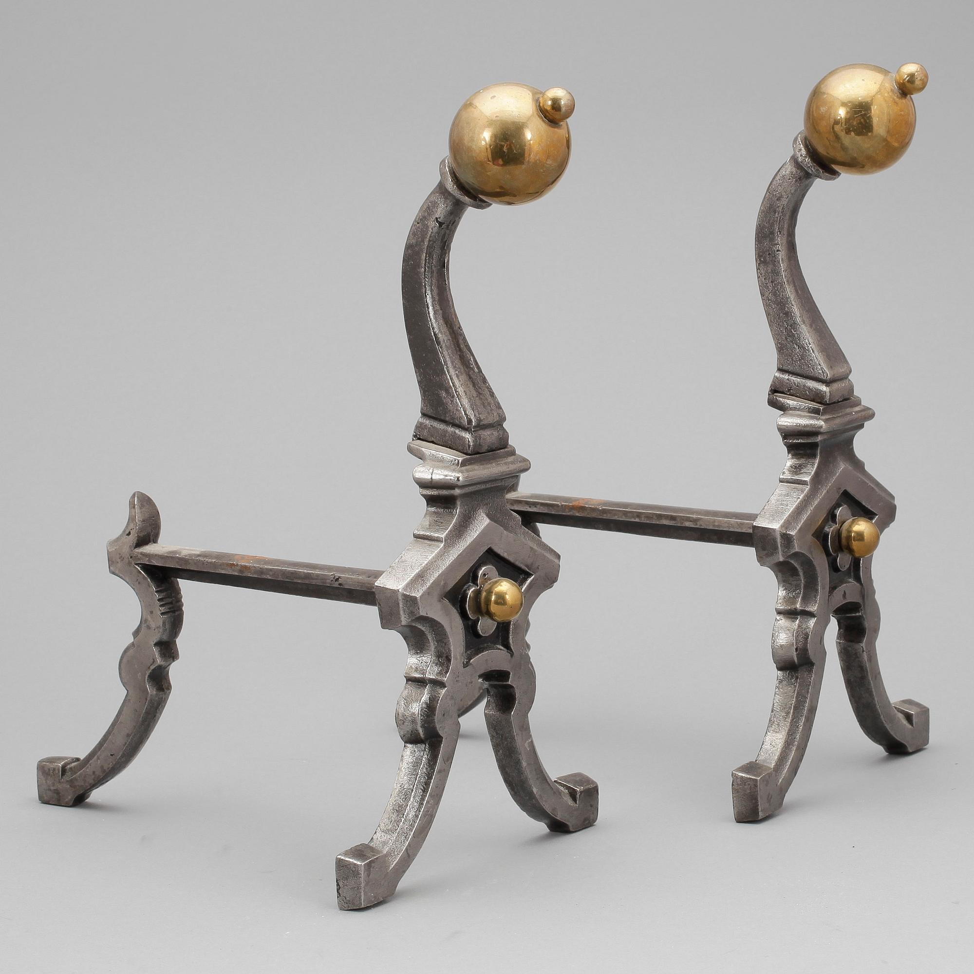 ELDHUNDAR, ett par, modern tillverkning.