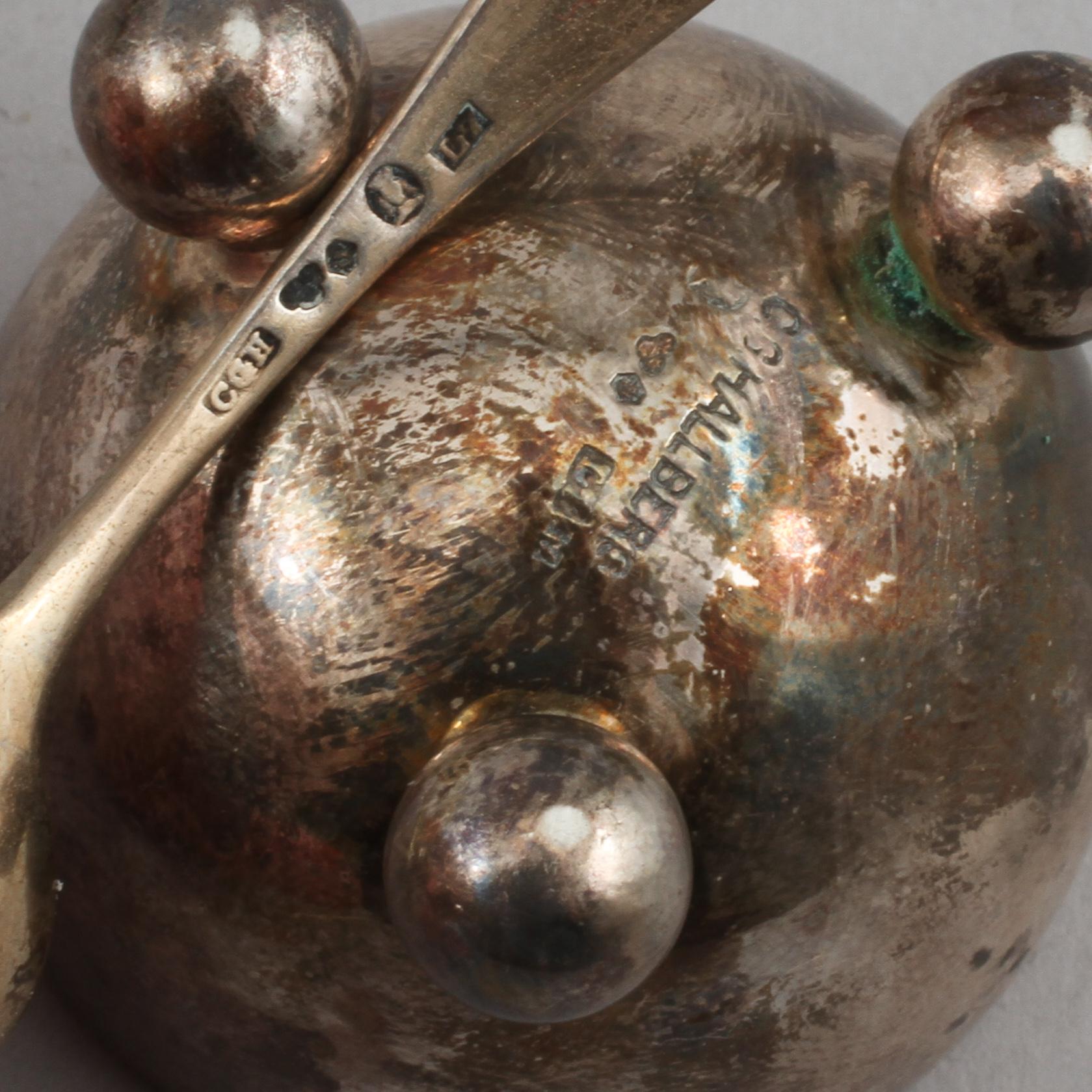 SALTKAR, 4+2 st, och ASKOPPAR, ett par, silver och glas, bla C.G. Hallberg, Stockholm, 1900-tal.