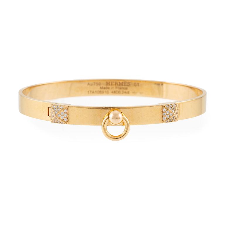 Hermès a bangle "Collier de chien" in 18K gold with round brilliant-cut diamonds.