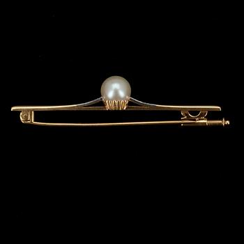 BROSCH, guld 18K, 6 briljantslipade diamanter och pärla, Helsingfors 1955, Oskar Lindroos.