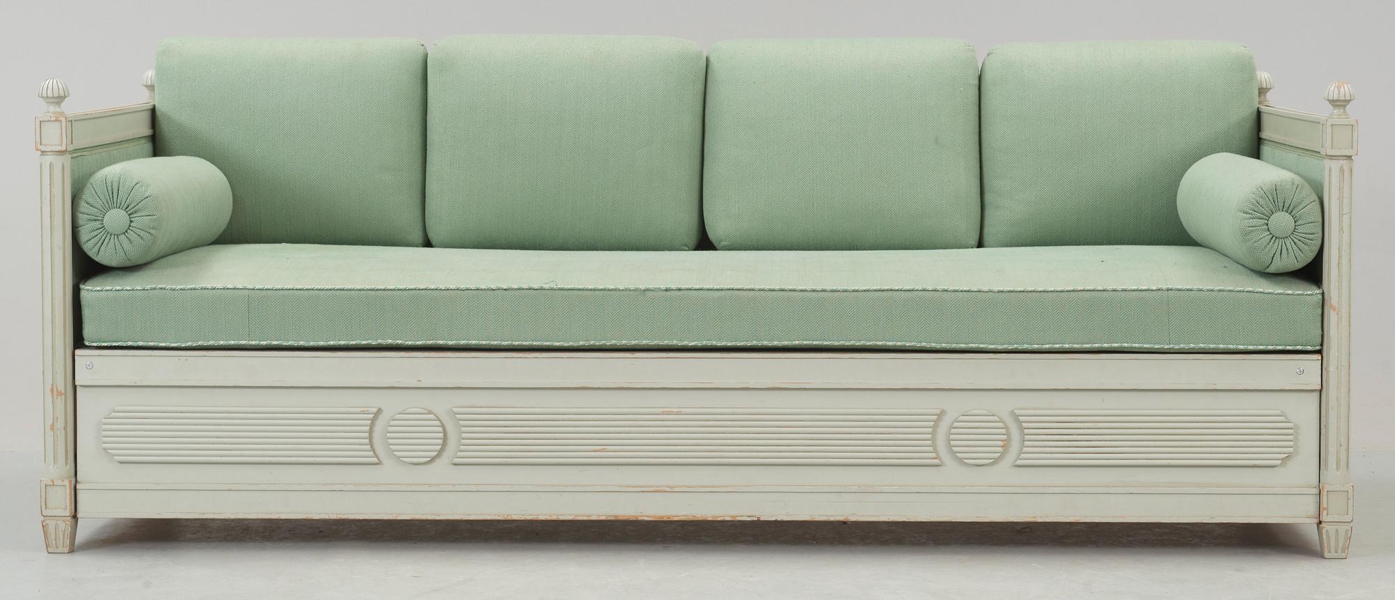 SOFFA, gustaviansk stil. 1900-tal.