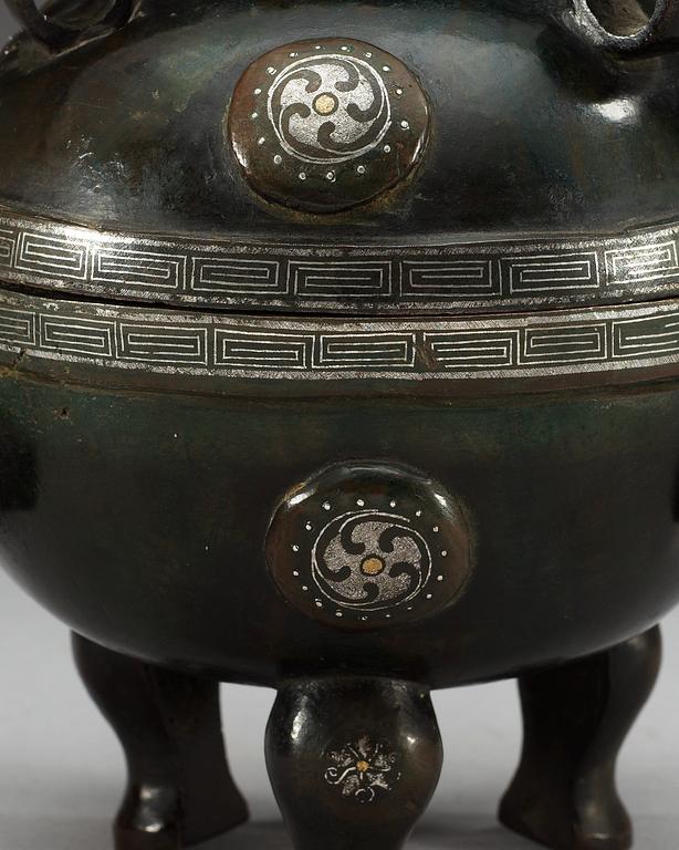 An archaistic bronze censer with cover.