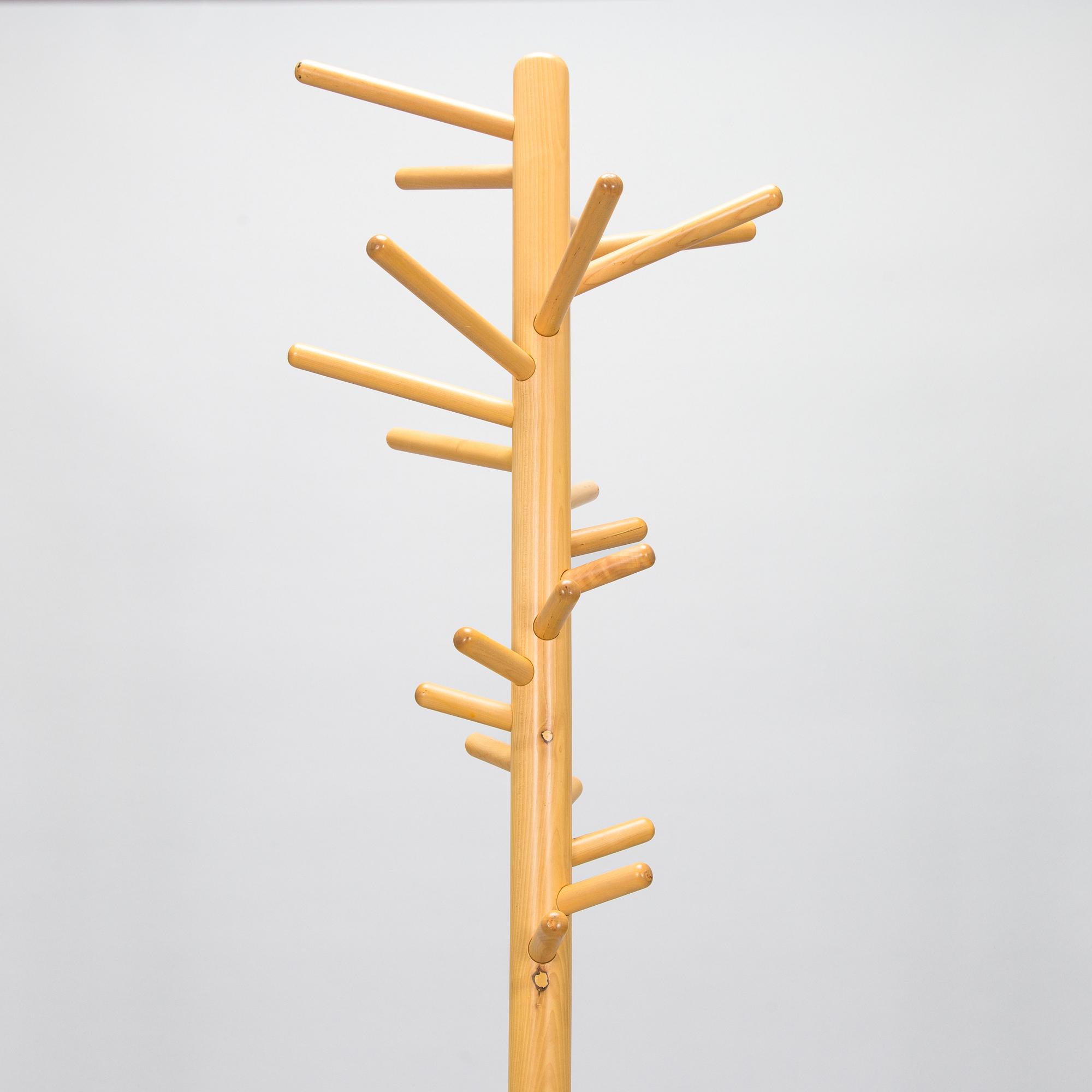 Anna-Maija Jaatinen, tamburmajor, "Clothes Tree", Artek. Modellen formgiven 1964.