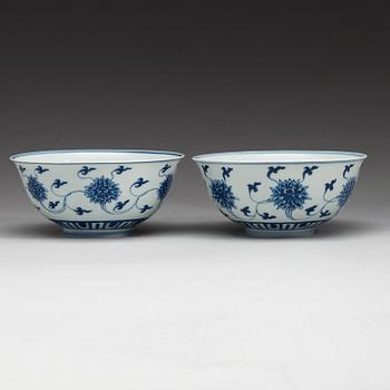 A pair of blue and white bowls, Qing dynasty, with Kangxis six character mark.