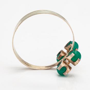 Rannekoru, stelringhopeaa ja kalcedoneja. Kupittaan kulta, Turku.