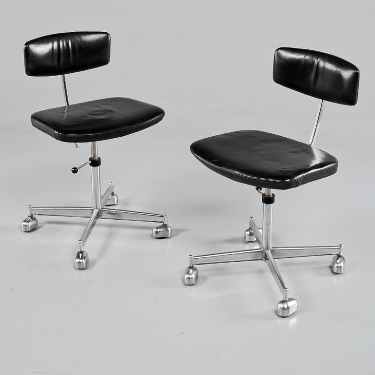 SKRIVBORDSSTOLAR, 2 st, 1900-talets mitt.