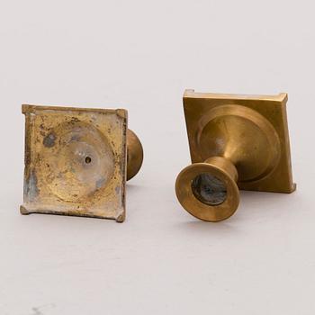 Set of seventeen 19th/20th Century brass candlesticks.