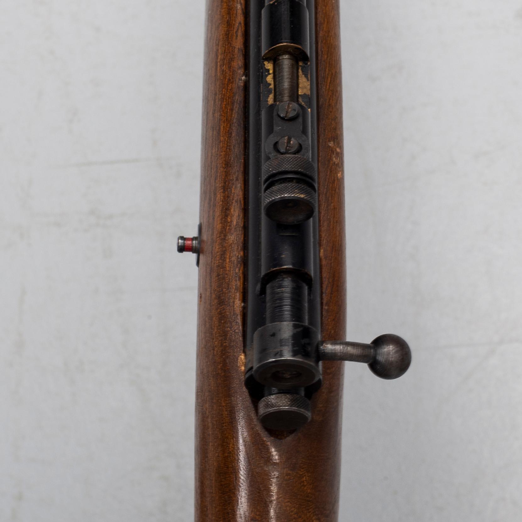 A Crossman model 133 airgun, caliber 4,5 mm.