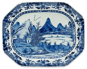 38. A blue and white serving dish, Qing dynasty, Qianlong (1736-95).
