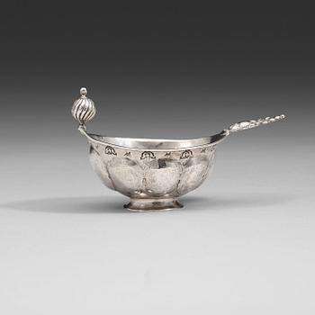 513. A Swedish 18th century silver cup, marks of Johan Söderdahl, Söderköping 1788.