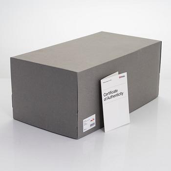 Klaus Haapaniemi, veistos, lasia, "Punaselkä", Iittala. Signeerattu Klaus H. Iittala 717/1000.