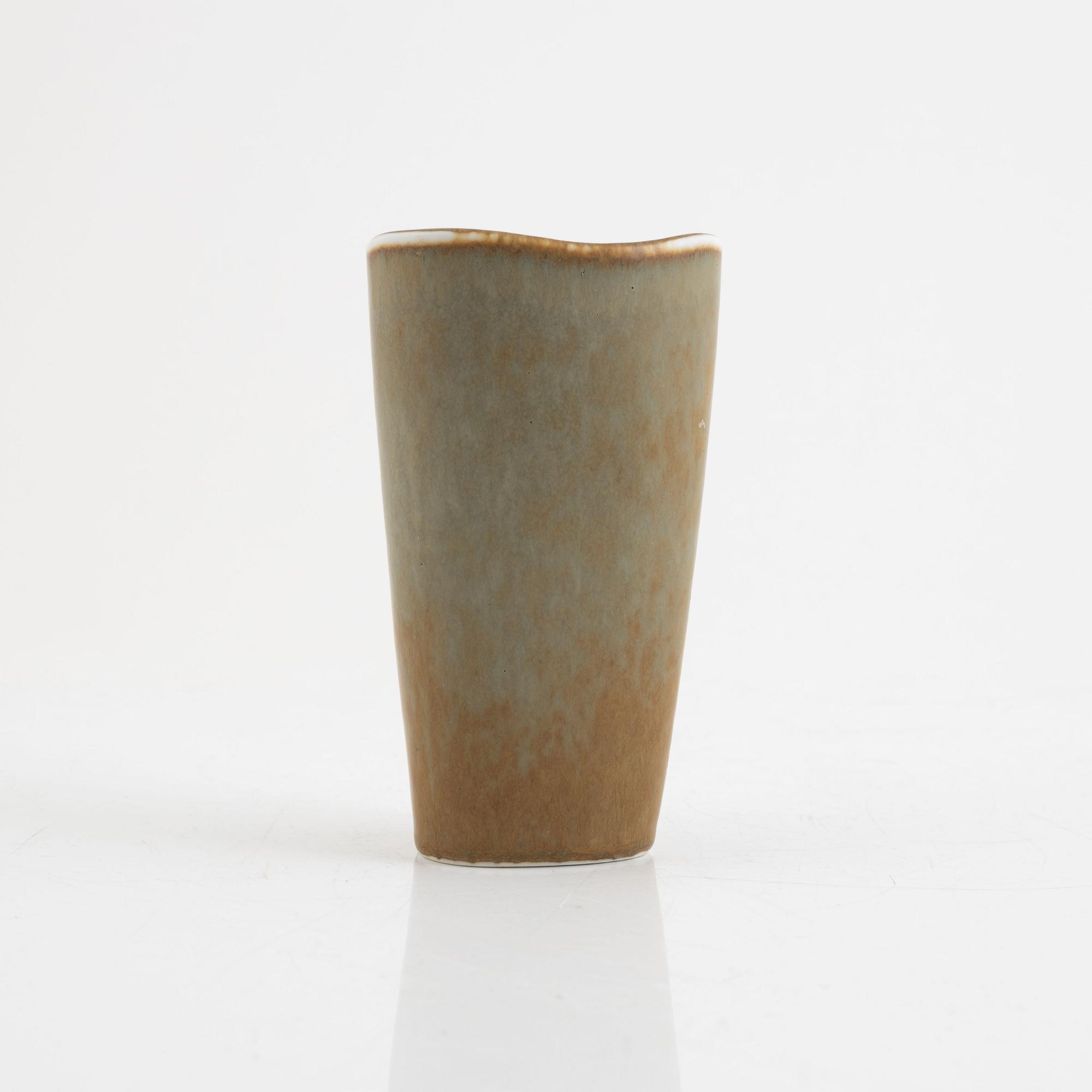 six pieces of stoneware by Stig Lindberg for Gustavsberg, and Gunnar Nylund and Carl-Harry Stålhane for Rörstrand,Sweden.