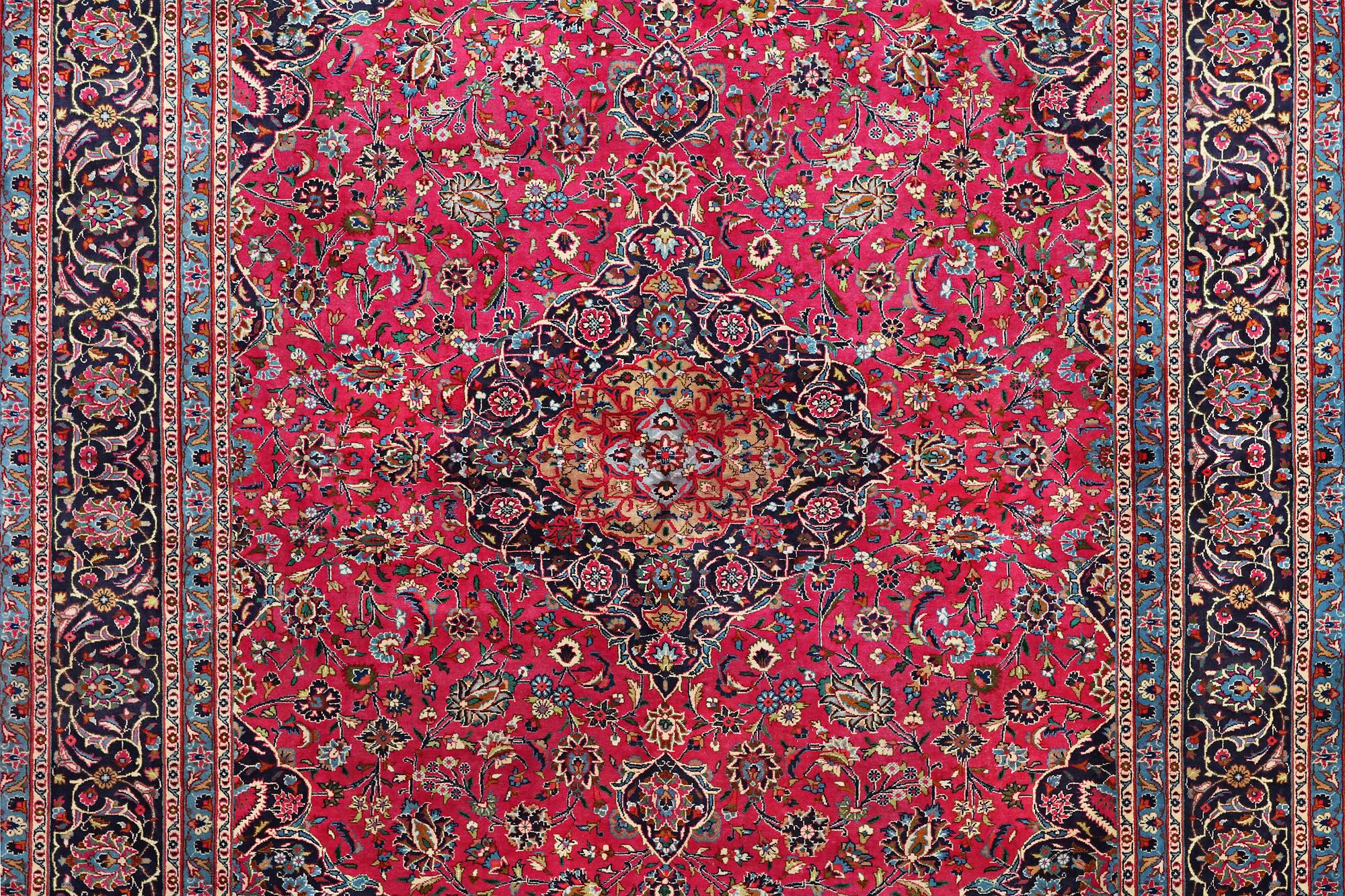 A carpet, Kashan, ca 390 x 300 cm.