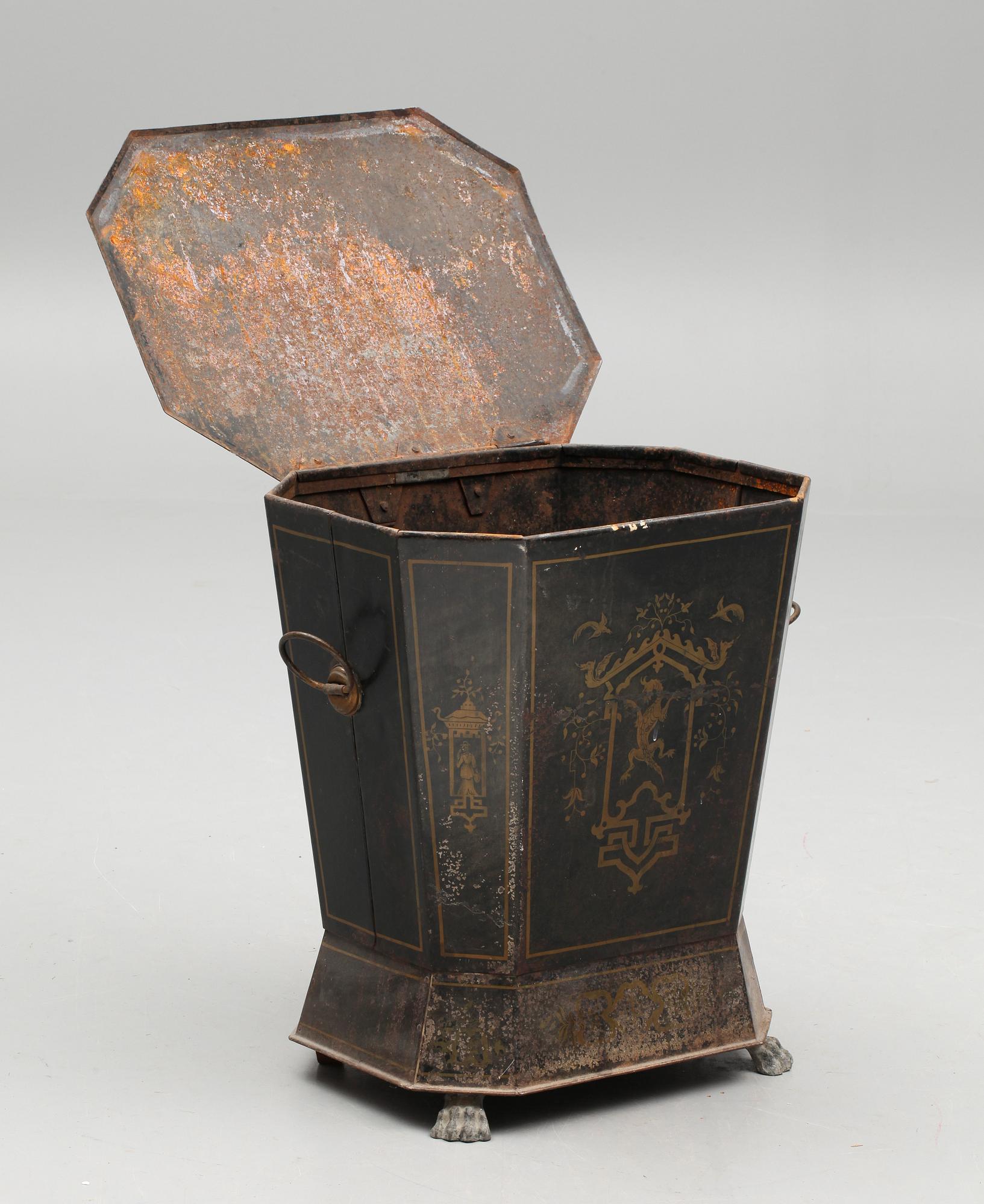 KOXHINK MED LOCK, lackerad plåt, 1900-talets början.