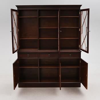 BOKSKÅP, England, 1900-talets andra hälft.