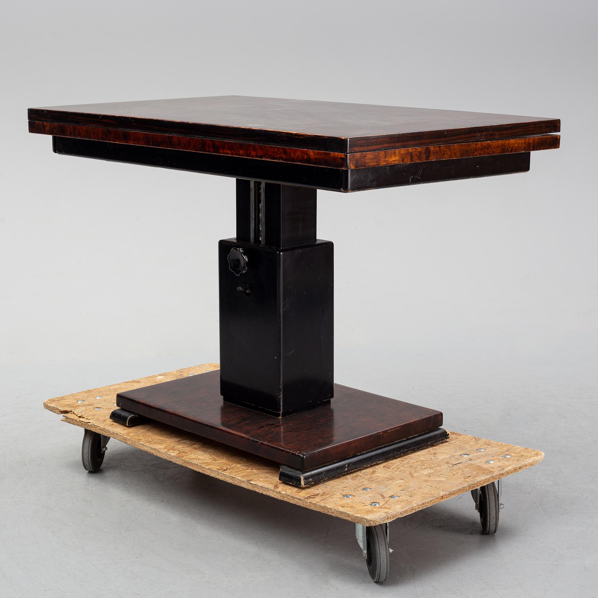 Otto Wretling, a 'Idealbordet' birch table, Umeå, 1930's.