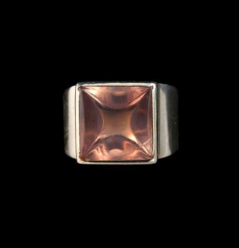 Bertel Gardberg, A RING, silver with rose quartz, N. Westerback, Helsinki 1960. Weight 10 g.