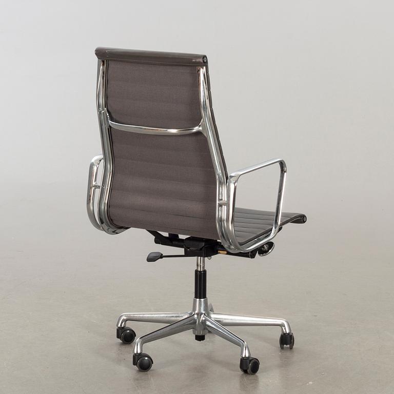 CHARLES & RAY EAMES, Kontorsstol EA 117 Vitra 1900-talets senare del.