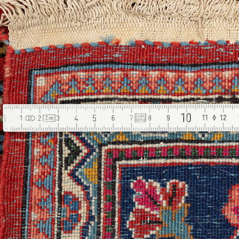 Rug, semi-antique Keshan. 205 x 142 cm.