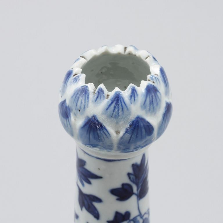 A porcelain vase from China, late Qing dynasty (1644-1912).