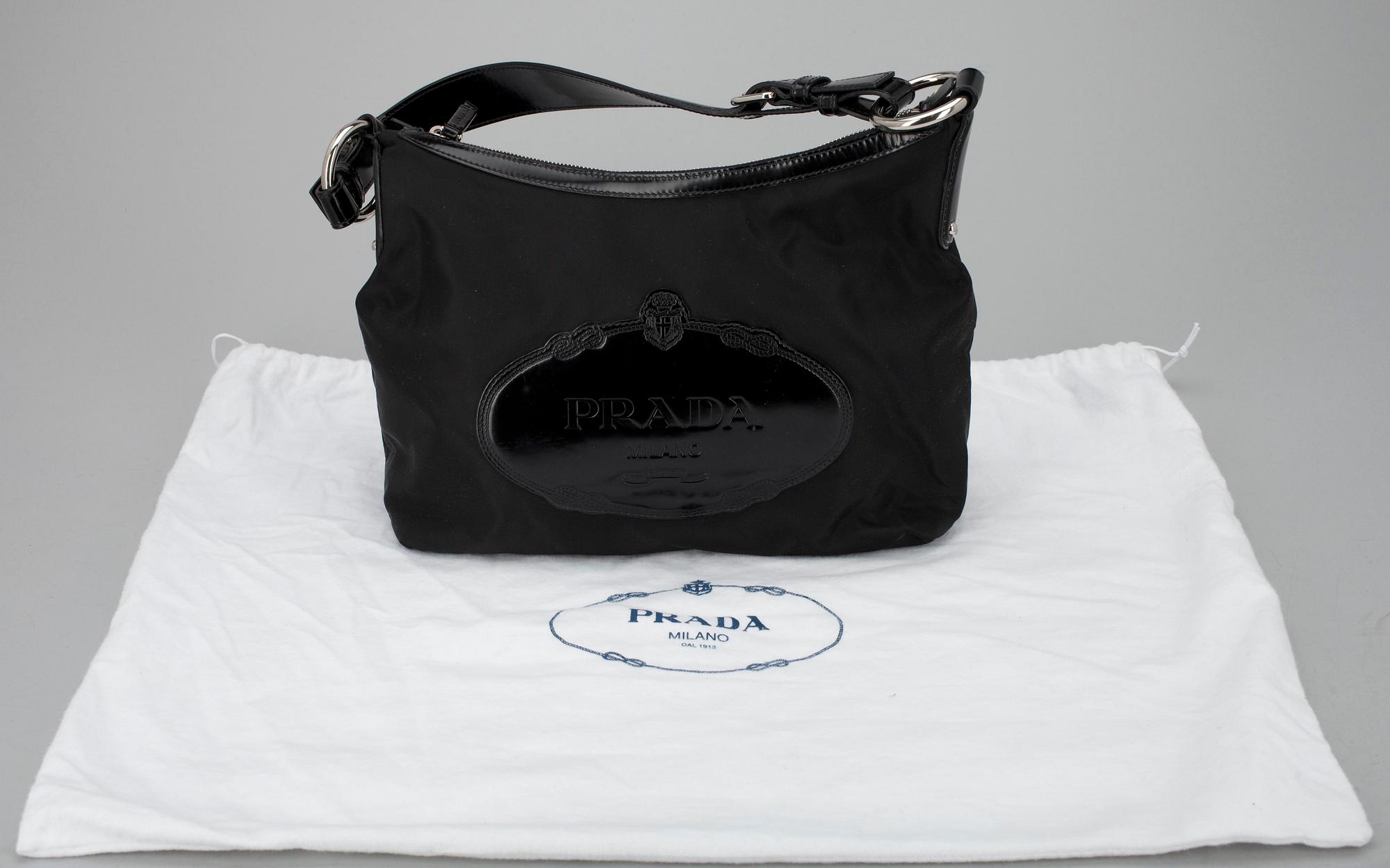 VÄSKA, Prada, i originaldustbag.