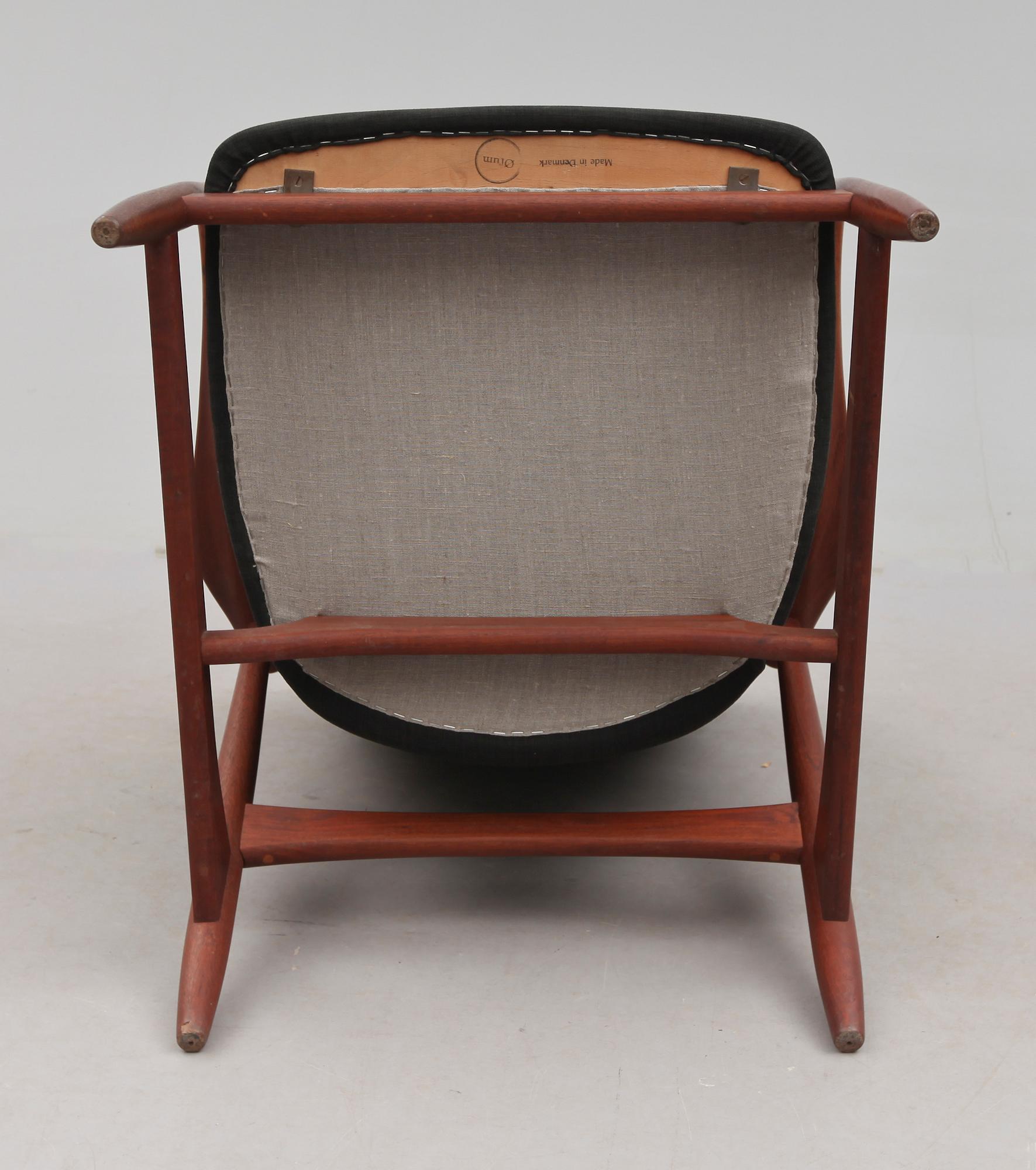 FÅTÖLJ, möjligen Erik Buch, Örum Möbelfabrik, Danmark, 1900-talets andra hälft.