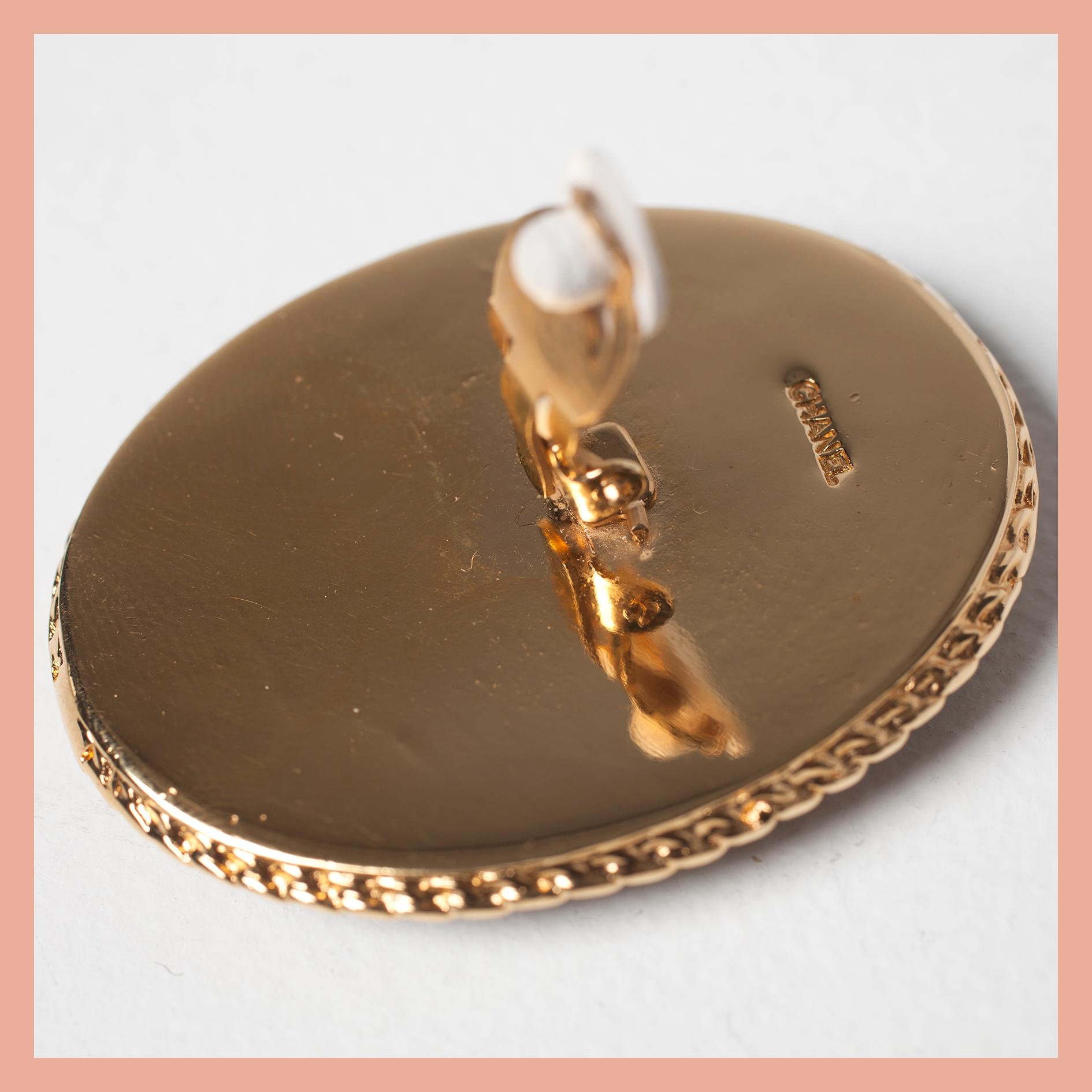 EARCLIPS, Chanel.