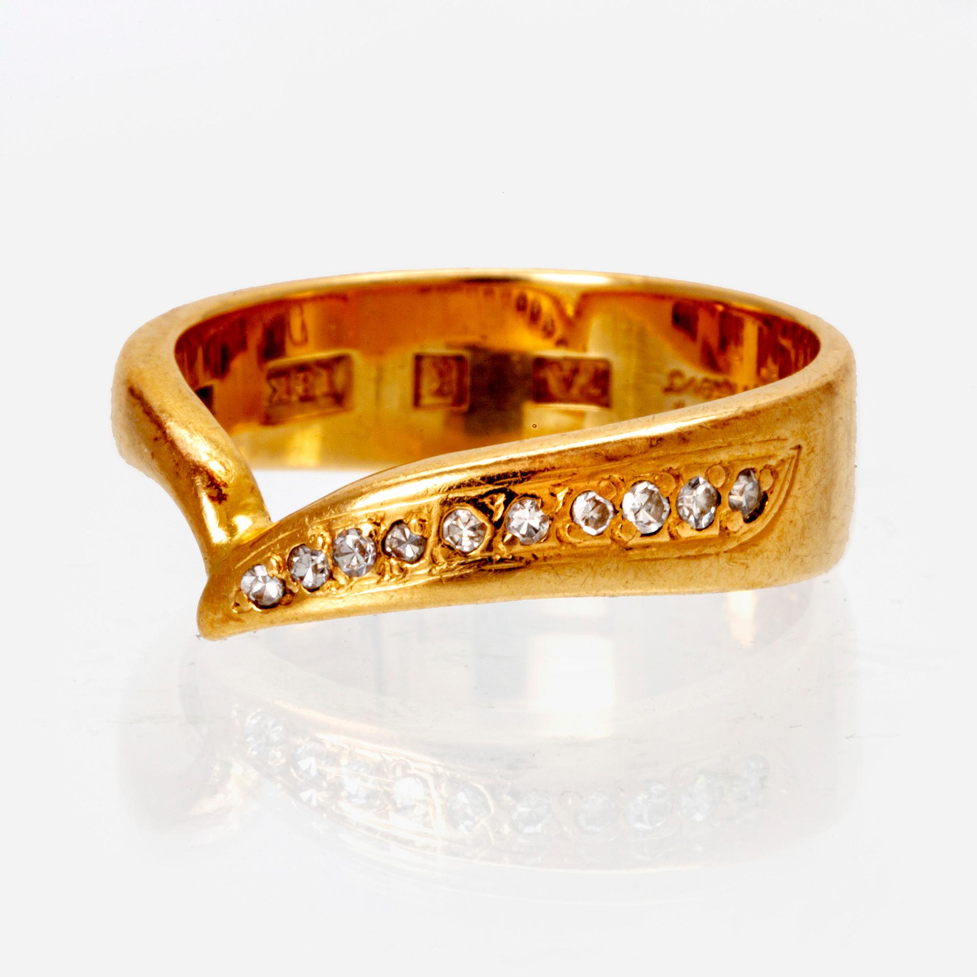 An 18K gold ring with octagonal cut diamonds.