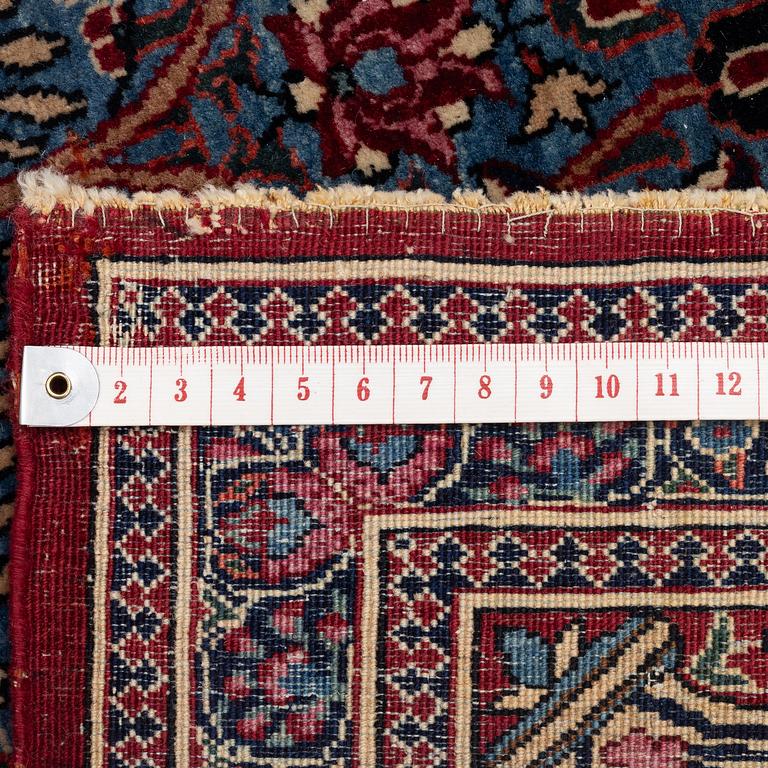 A semi-antique central Persian (Iran) rug, probably Tehran, c. 232 x 150 cm.