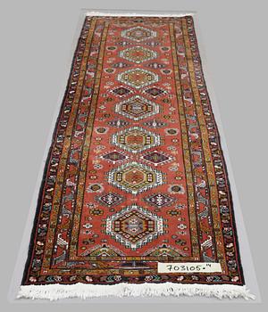 MATTA, orient, ca 296 x 80 cm.