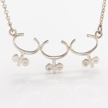 Jorma Laine, A silver necklace. Kultateollisuus, Turku 1967.