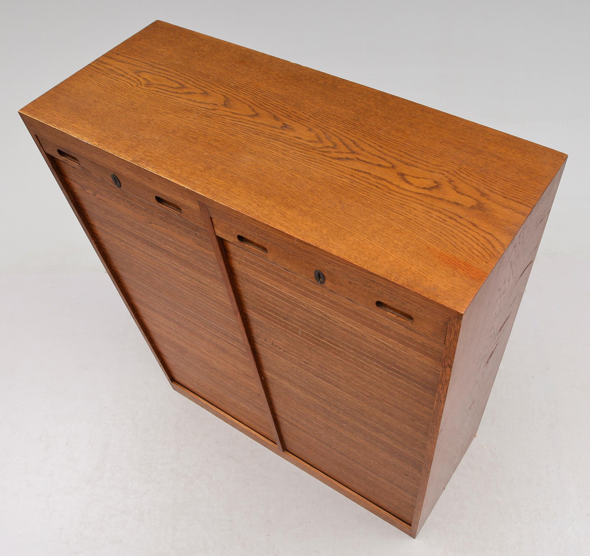 JALUSISKÅP, 1900-talets första hälft.