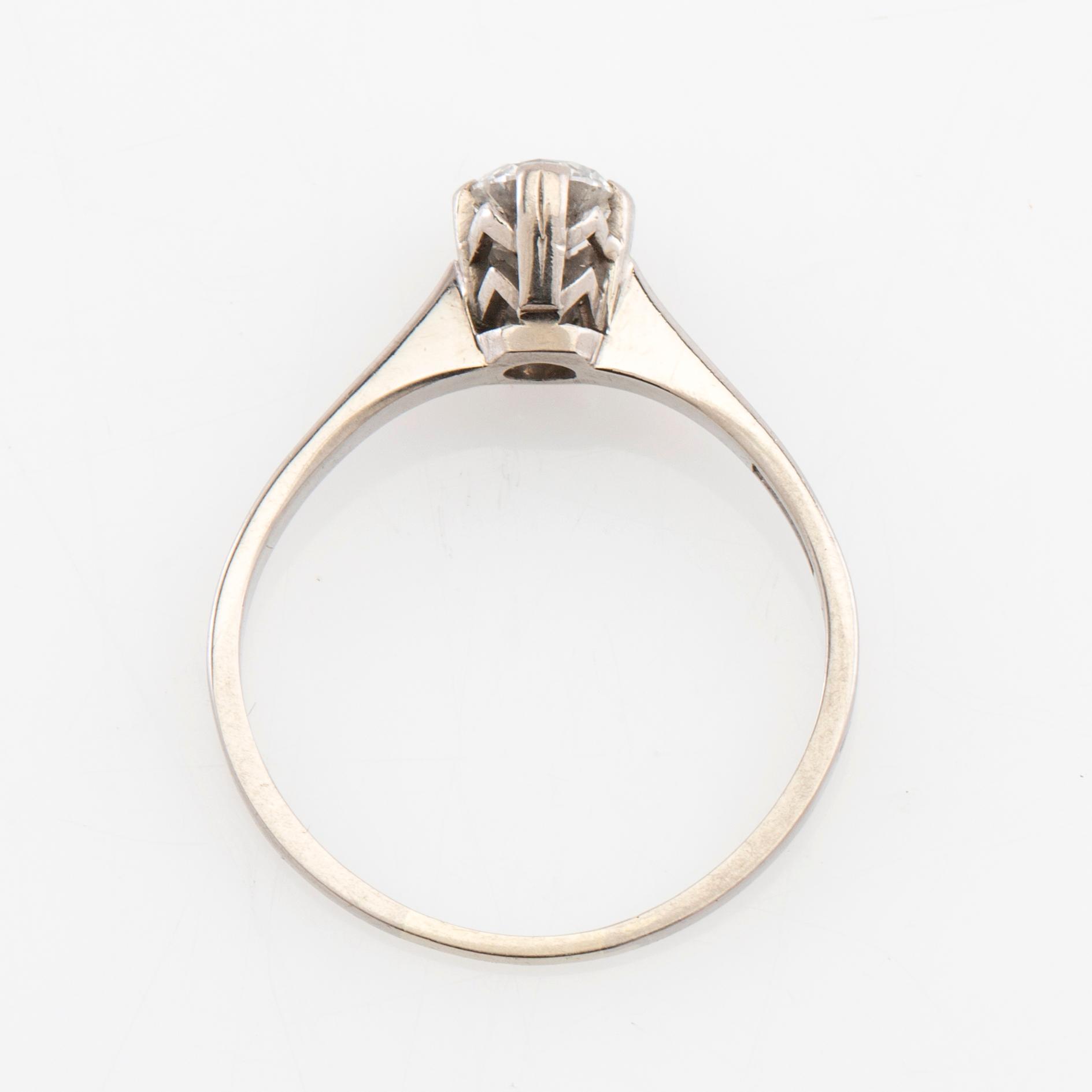 Solitaire ring in 18K white gold with a round brilliant-cut diamond, G. Dahlgren & Co Malmö 1969.