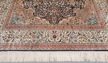 Matta, Figural Silke Orientalisk, Silkesvarp, ca 306 x 240 cm.