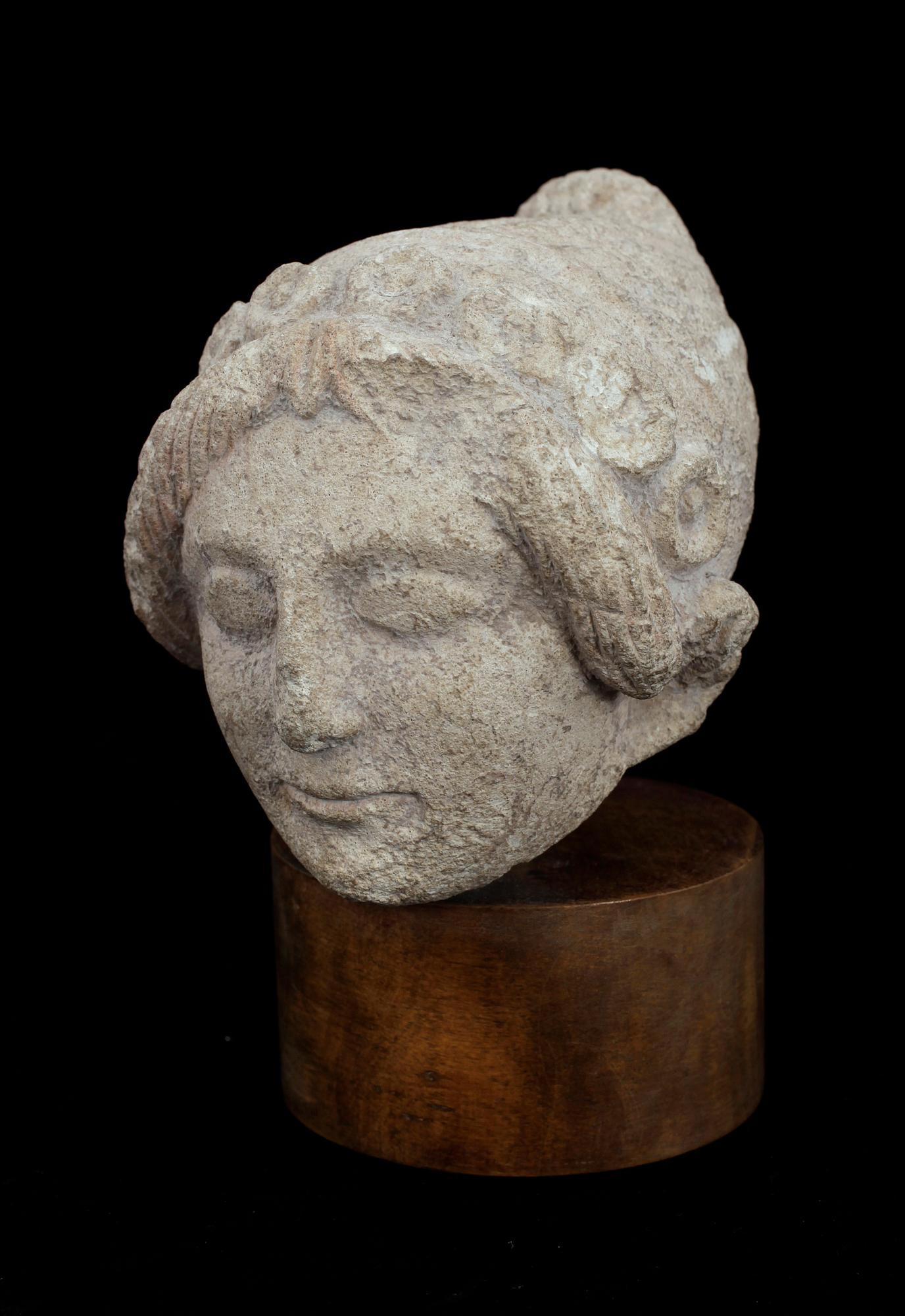 SKULPTUR, sandsten. Cypern, romersk tid, troligen ca 550 f.Kr.