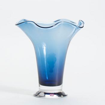 VAS, glas, signerad Orrefors AN (Anne Nilsson) 4761 22.