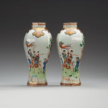 1543. VÄGGVASER, ett par, kompaniporslin. Qing dynastin, Qianlong (1736-95).