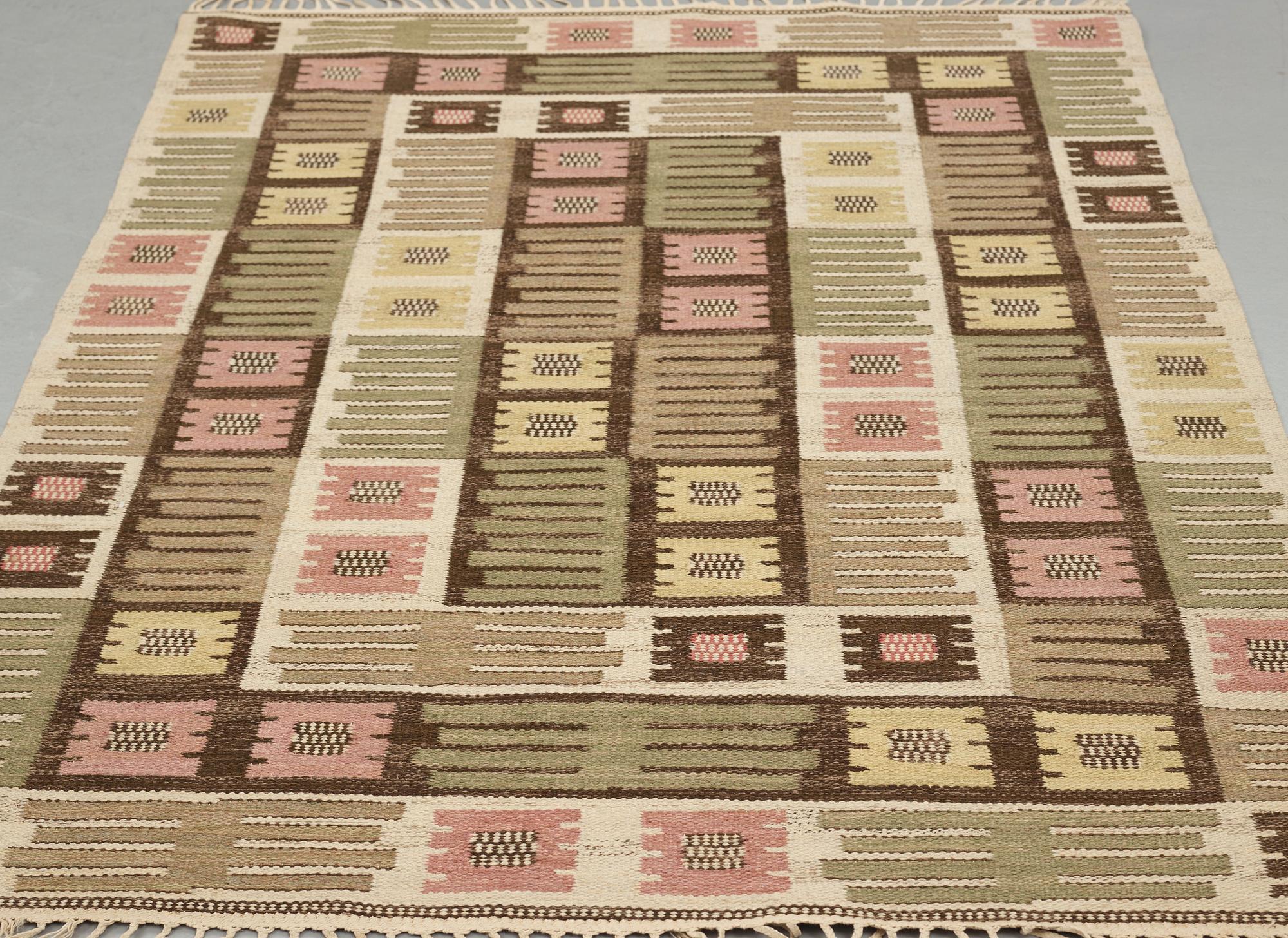 Märta Måås-Fjetterström, Matta, "Nyponblomman", rölakan, ca 213,5-214,5 x 148,5-150,5 cm, signerad AB MMF.