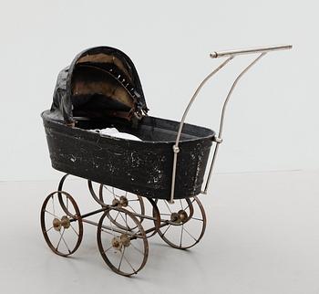 DOCKVAGN, svärtad plåt och metall, sekelskiftet 1900.