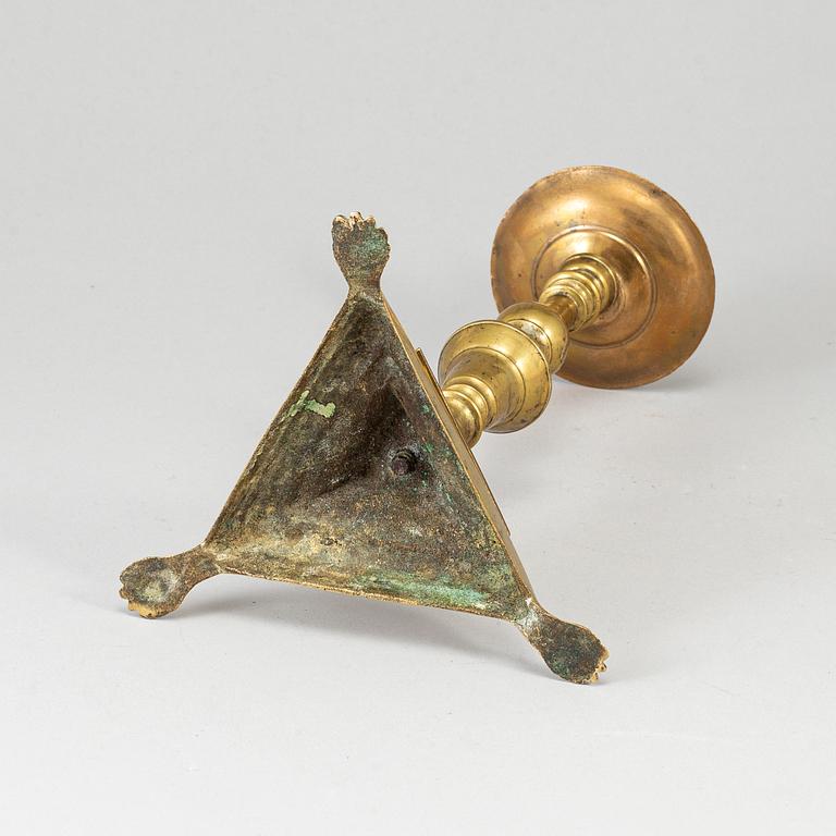 A bronze candlestick, 17th/18th century.