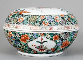SKÅL MED LOCK, porslin, Kina, 1800-tal.