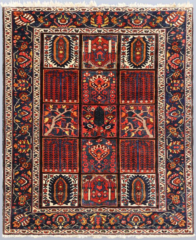 A semi-antique Bakhtiari rug, c. 215 x 152 cm.