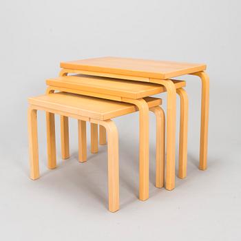 Alvar Aalto, sarjapöytä, 3 osaa, malli 88, Artek 1970.