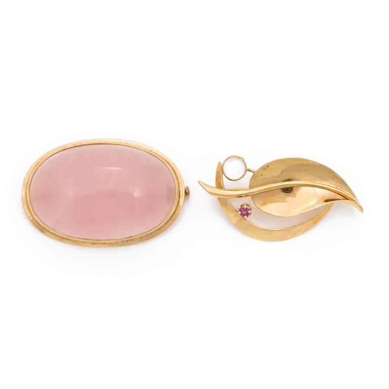 Two brooches with a ruby, moonstone and rose quartz.