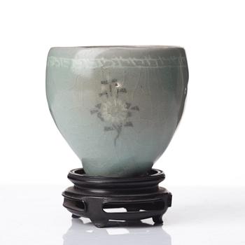 SKÅL, keramik. Korea, Koryo, 1300-tal.