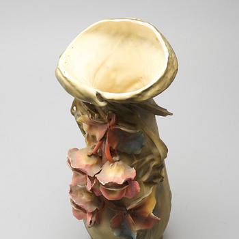 An early 20th century jugend vase from Royal Dux in ceramic.